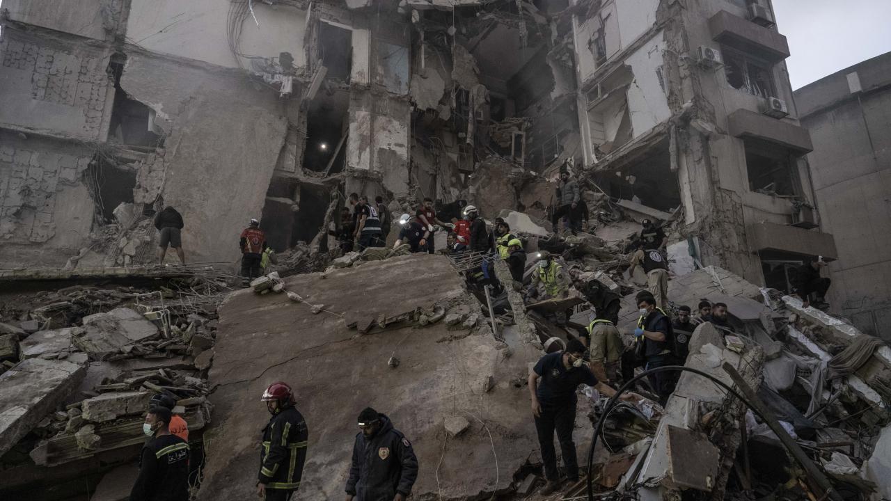 Soykırımcı İsrail, ateşkese rağmen Lübnan'ın güneyine hava saldırısı başlattı