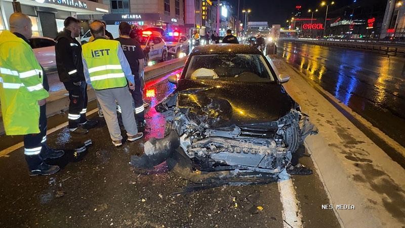 Avcılar'da üç aracın karıştığı zincirleme kaza: 2 yaralı