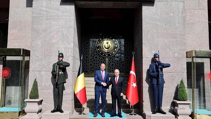 Bakan Güler, Belçikalı mevkidaşı Francken ile görüştüMilli Savunma Bakanı Yaşar Güler, Belçika Savunma ve Dış Ticaret Bakanı Theo Francken ile bir araya geldi.