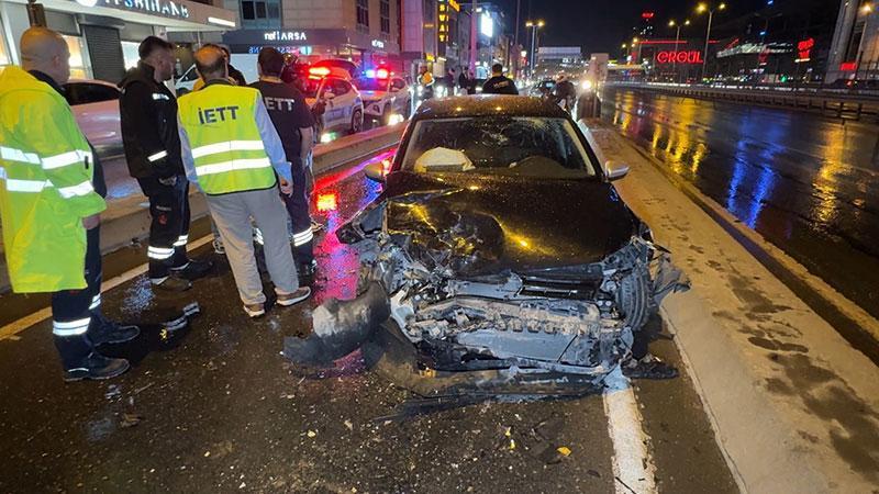 Avcılar'da üç aracın karıştığı zincirleme kaza: 2 yaralı