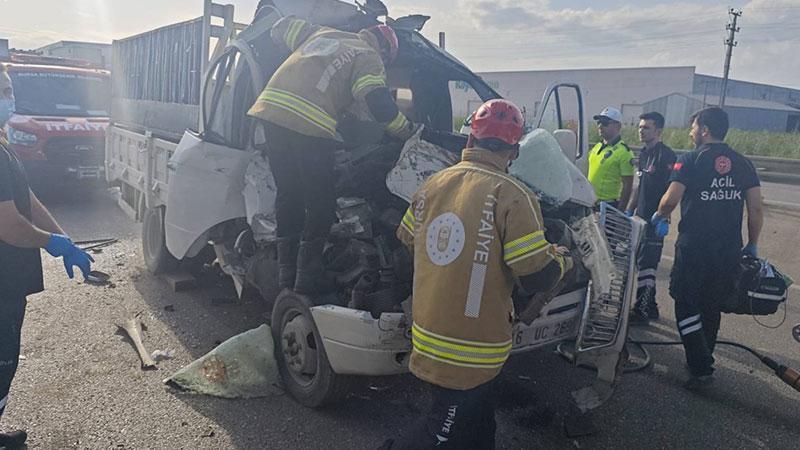 Kamyonet ile TIR çarpıştı: 1 ölü, 1 yaralı