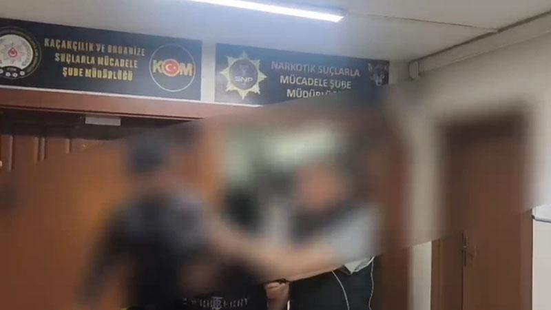 Sakarya’da uyuşturucu operasyonu: 4 tutuklamaSakarya'nın Adapazarı ilçesinde, polisin düzenlediği uyuşturucu operasyonunda gözaltına alınan 6 kişiden 4'ü tutuklandı.