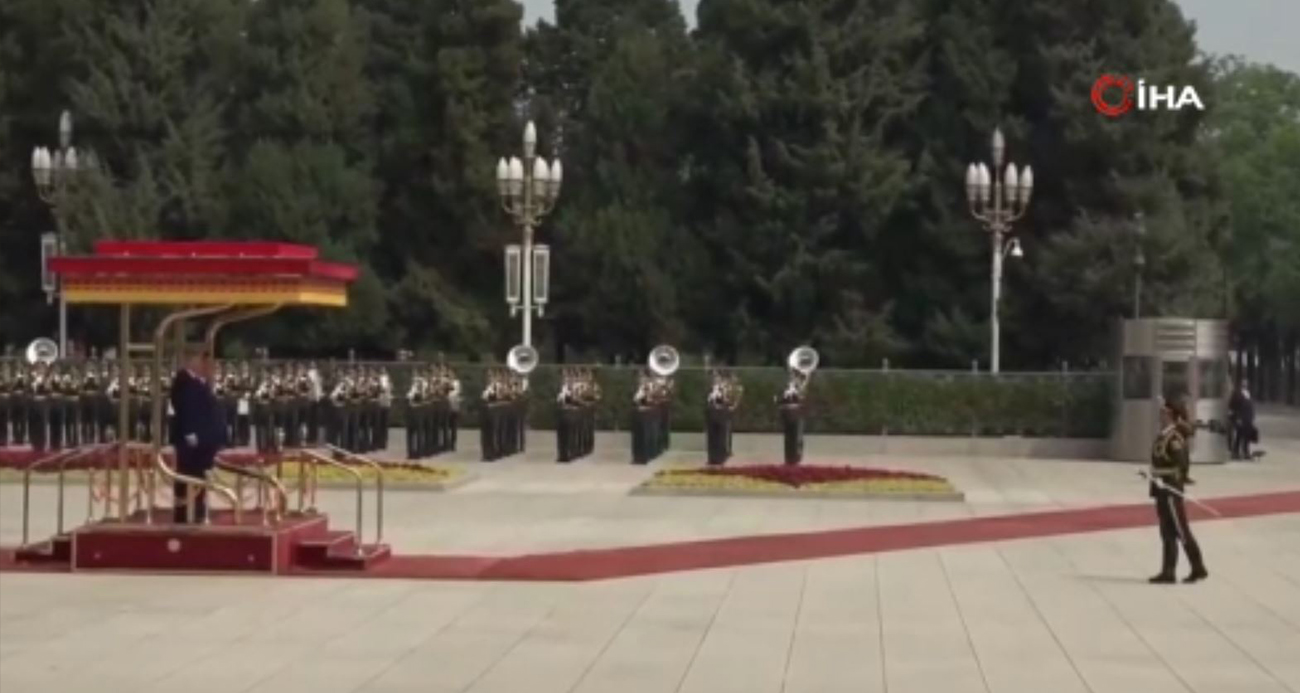 Çin Devlet Başkanı Xi, ABD Başkanı Trump’ı resmi törenle karşıladı