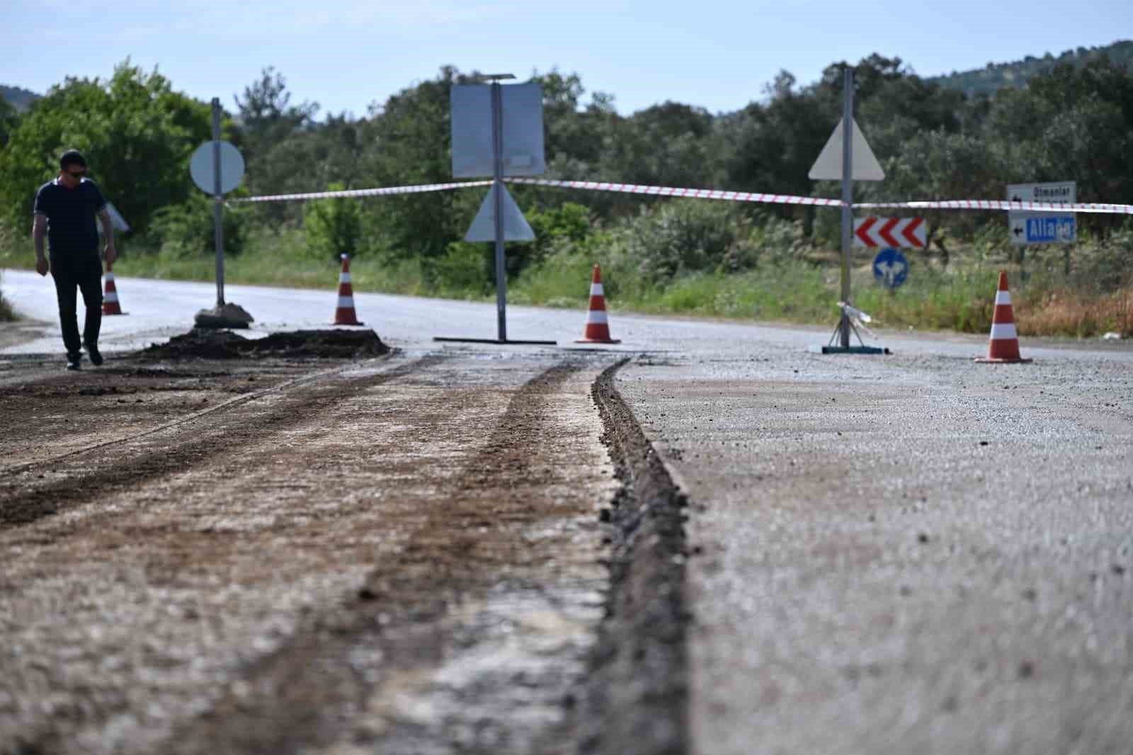 Büyüksümbüller-Ortaköy yolunda sıcak asfalt mesaisi