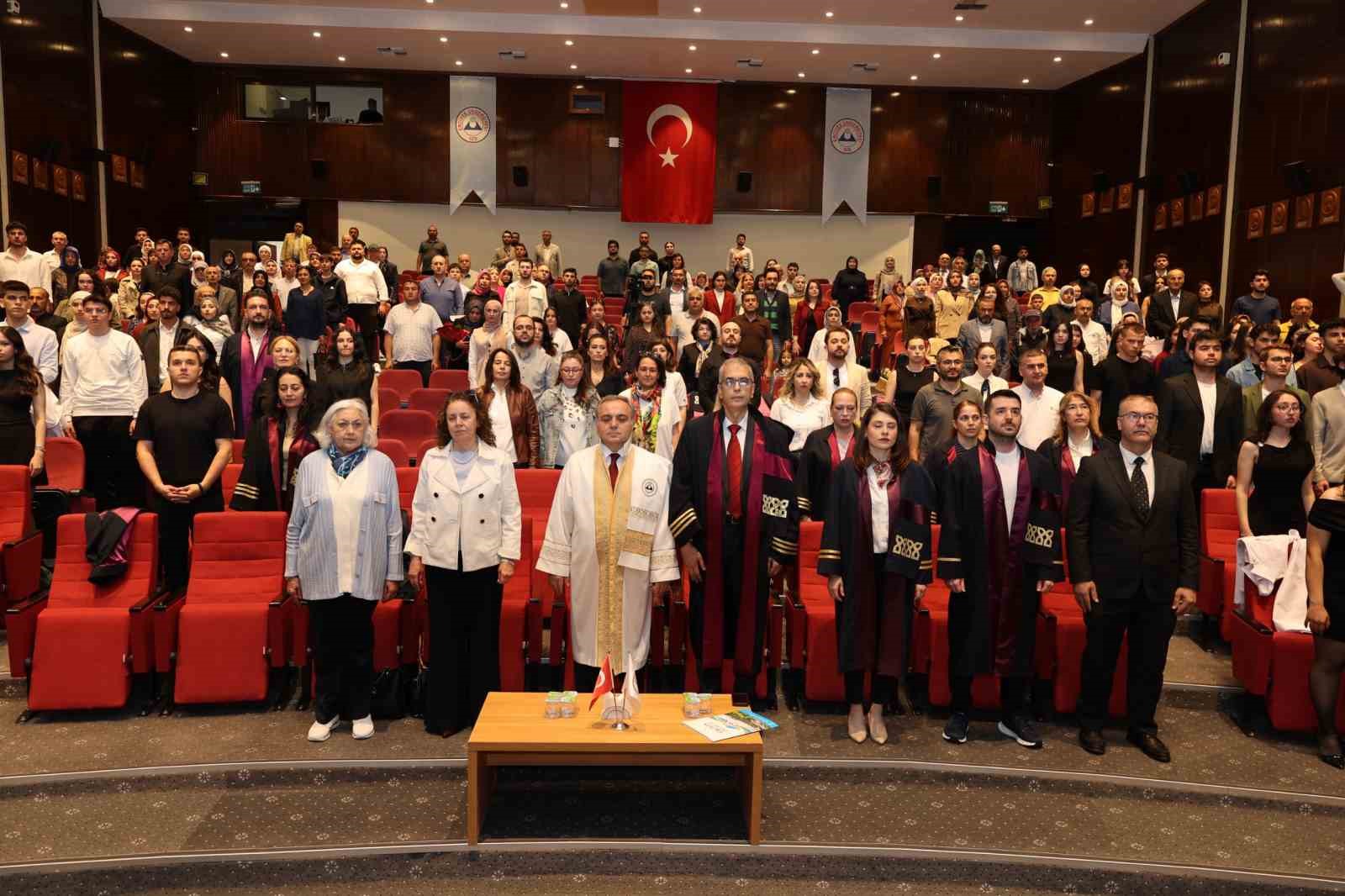 ERÜ Eczacılık Fakültesi’nde ‘Önlük Giyme Töreni’ düzenlendi