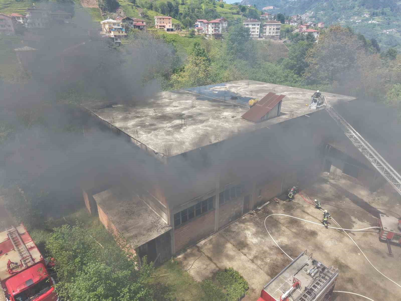 Yaklaşan çay sezonu öncesinde çay fabrikasında yangın tatbikatı