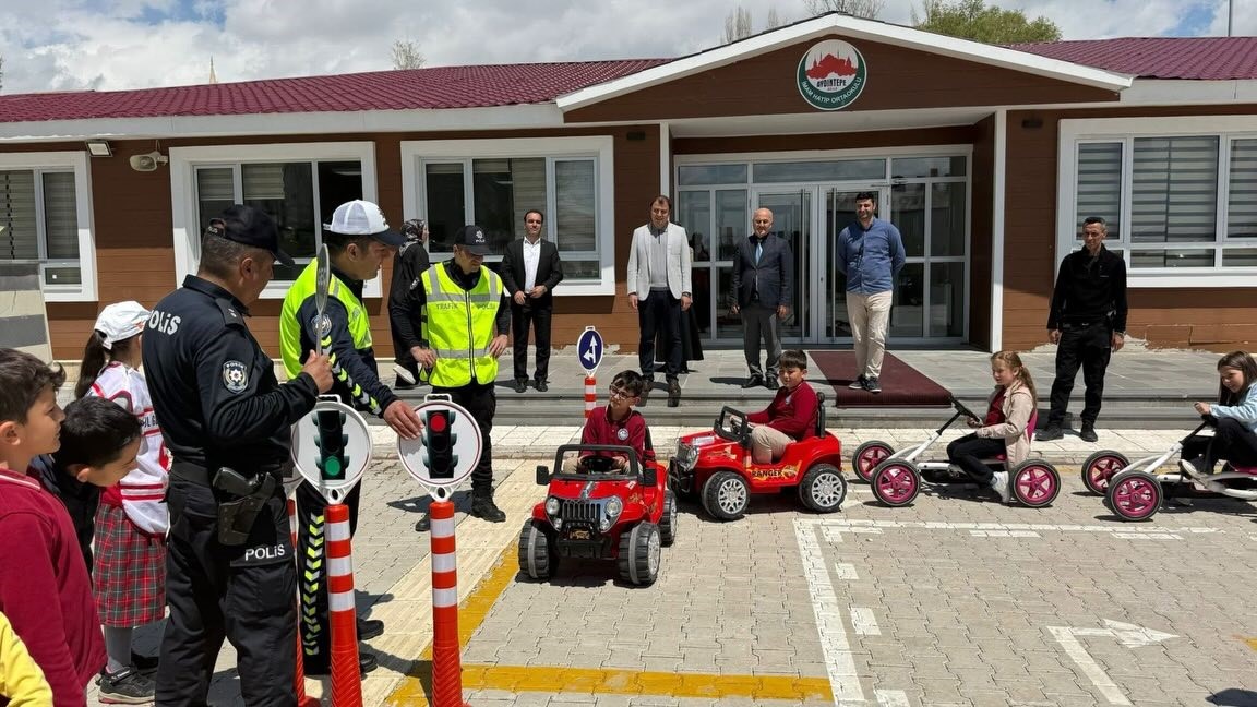 Aydıntepe’de öğrenciler trafik kurallarını uygulamalı öğrendi