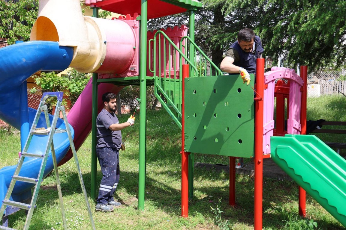 Kartepe’de çocuk parkları yenileniyor