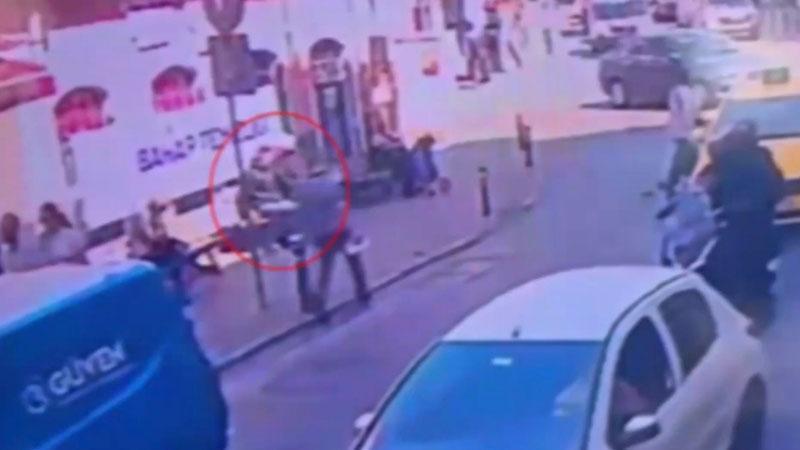 Kasımpaşa’da bankta oturan kişiyi 'yan baktın' diyerek bıçakladı