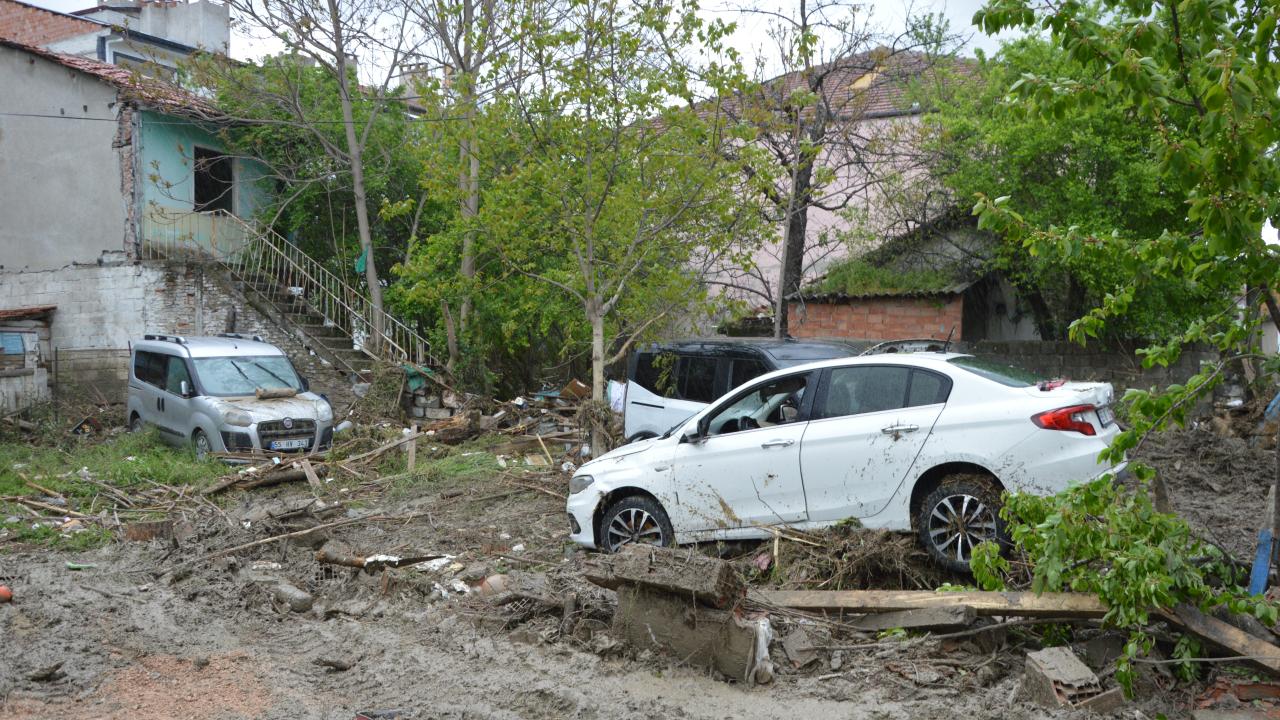 AFAD: Sel ve su baskınları yaşanan illerde zarar tespit çalışmaları başlatıldı