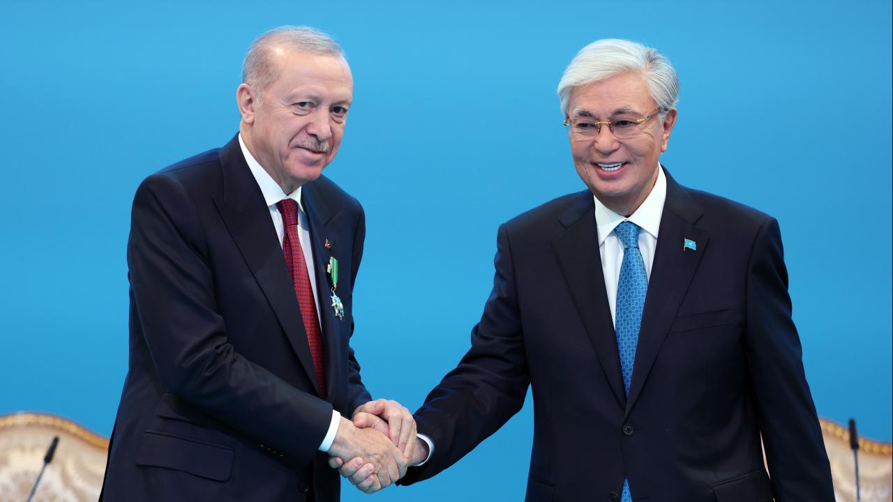Cumhurbaşkanı Erdoğan'a Kazakistan'da devlet nişanı verildi