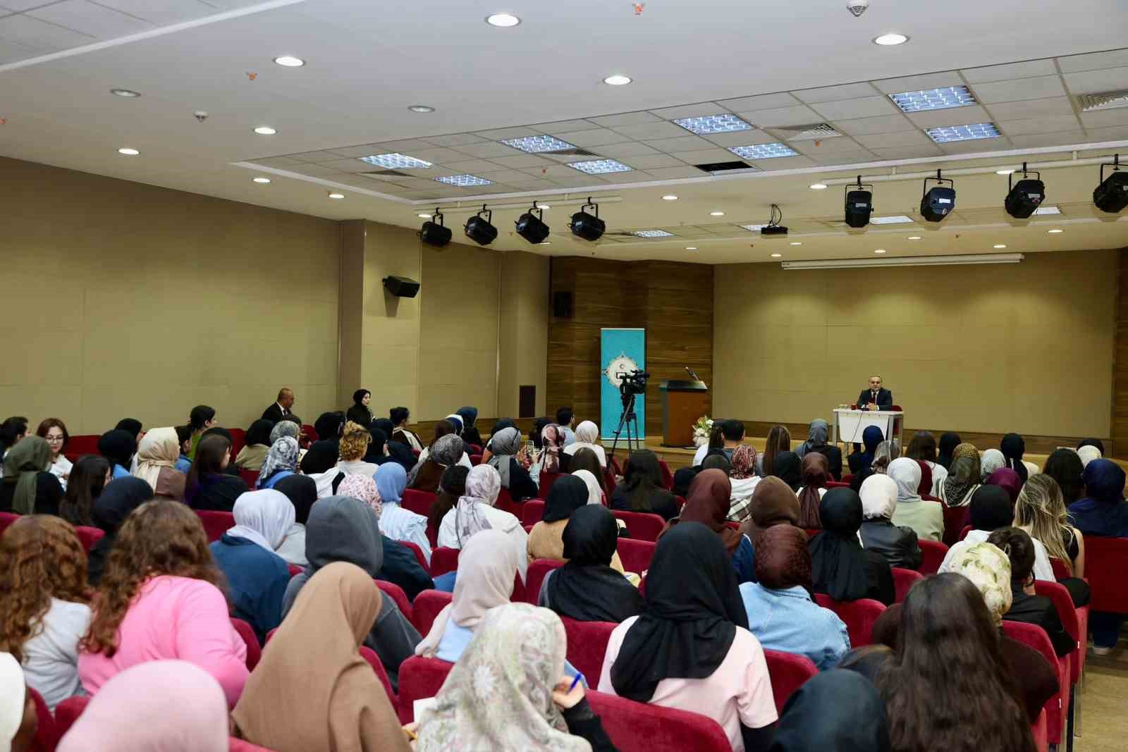 Rektör Prof. Dr. Altun, öğrencilerle bir araya geldi