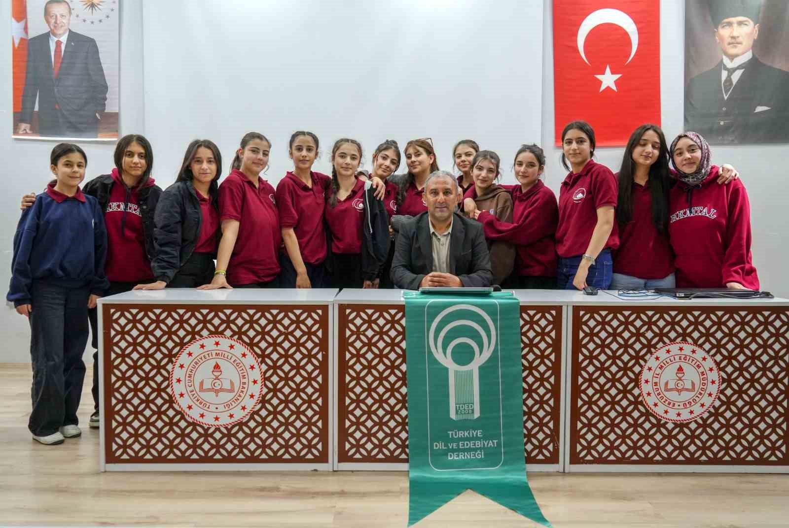 Lisesi öğrencileriyle "Fotoğraflarla şehrin dilini anlamak" üzerine söyleyişi