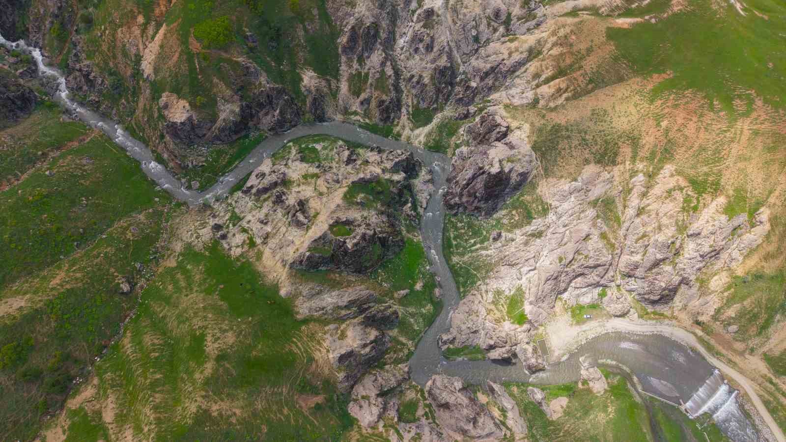 Muş’un saklı cenneti Kızılağaç Kanyonu doğaseverleri bekliyor