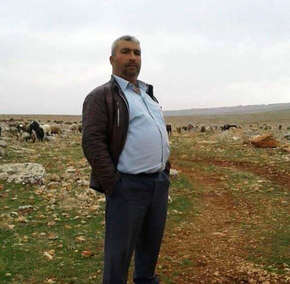 Devrilen traktörün altında kalan sürücü hayatını kaybetti
