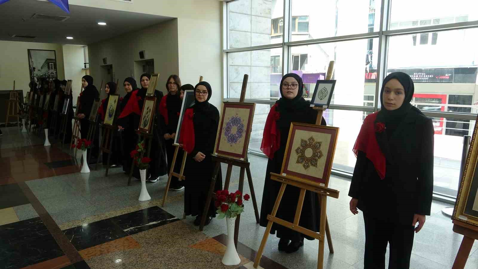Peygamber Efendimizin künyelerinden oluşan 75 eserlik resim sergisi ilgi gördü