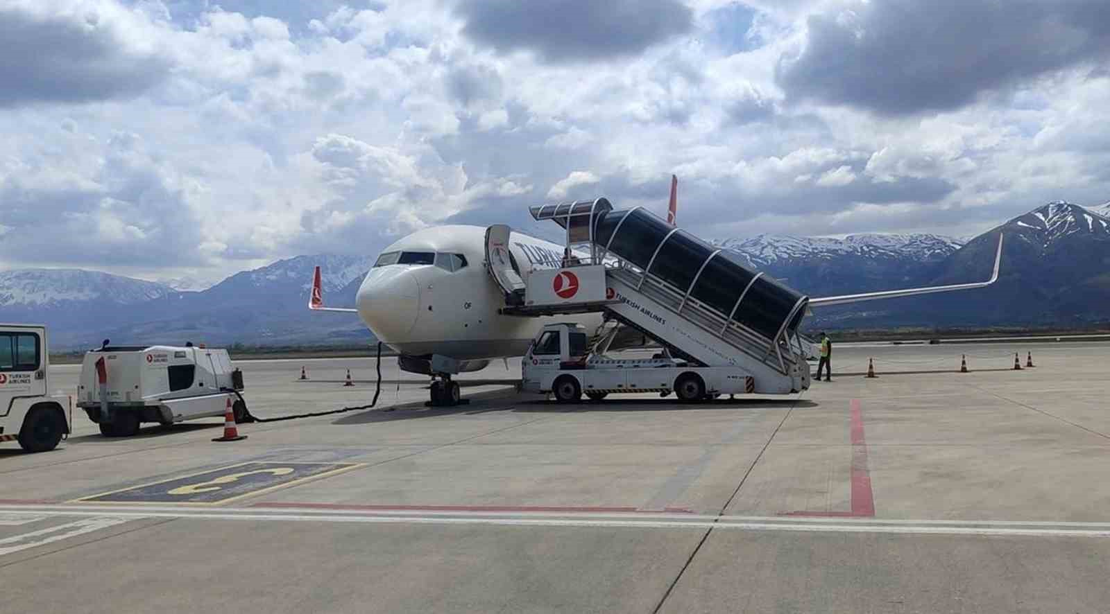 Erzincan Yıldırım Akbulut Havalimanı’nda nisanda 35 binin üzerinde yolcuya hizmet verildi