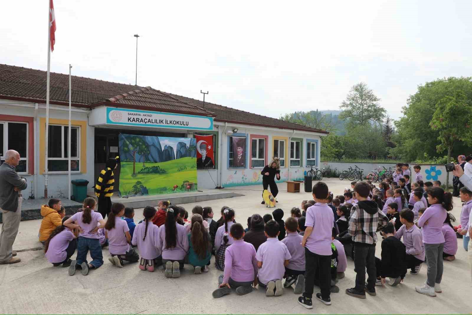 Akyazı’da 5 bin öğrenci tiyatro ile buluşuyor