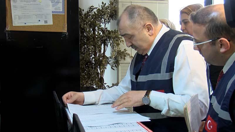 İstanbul'da otobüs firmalarına 'bilet fiyatı' denetimiİstanbul'da Kurban Bayramı öncesinde 15 Temmuz Demokrasi Otogarı'nda otobüs firmalarına yönelik 'bilet fiyatı' denetimi gerçekleştirildi.