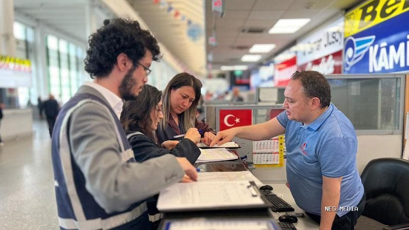 Ankara'da otobüs firmalarına 'bilet fiyatı' denetimiAnkara'da Kurban Bayramı öncesinde şehirlerarası otobüs firmalarına yönelik bilet fiyatı denetimi gerçekleştirildi.