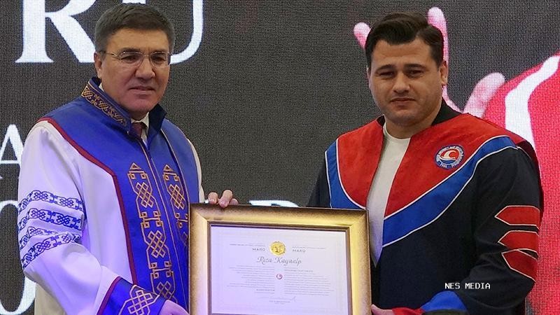 Milli güreşçi Rıza Kayaalp'e fahri doktora ünvanıMilli güreşçi Rıza Kayaalp’e Burdur Mehmet Akif Ersoy Üniversitesi (MAKÜ) tarafından fahri doktora ünvanı verildi.
