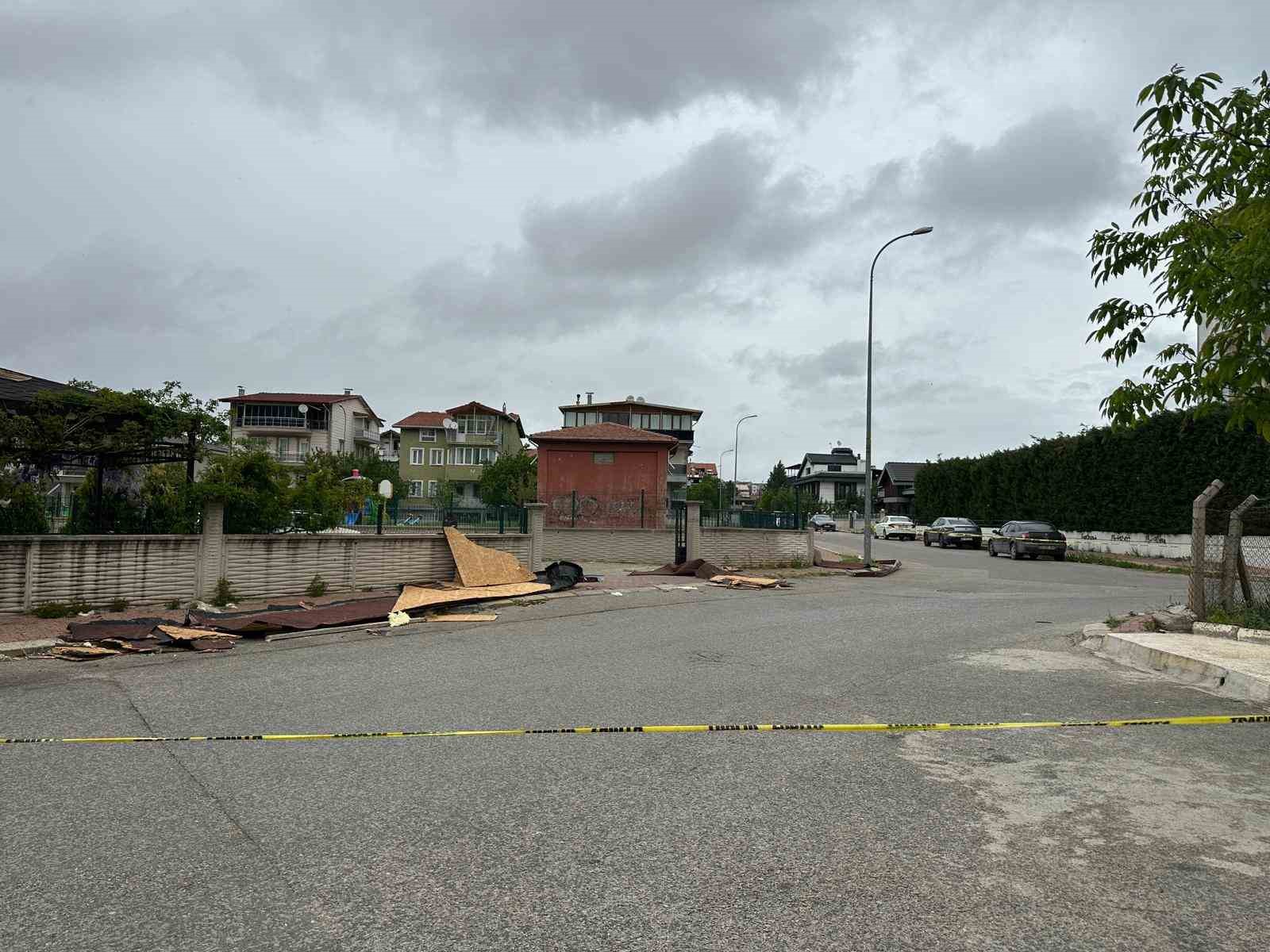 Uşak’ta kuvvetli fırtına hayatı olumsuz etkiledi