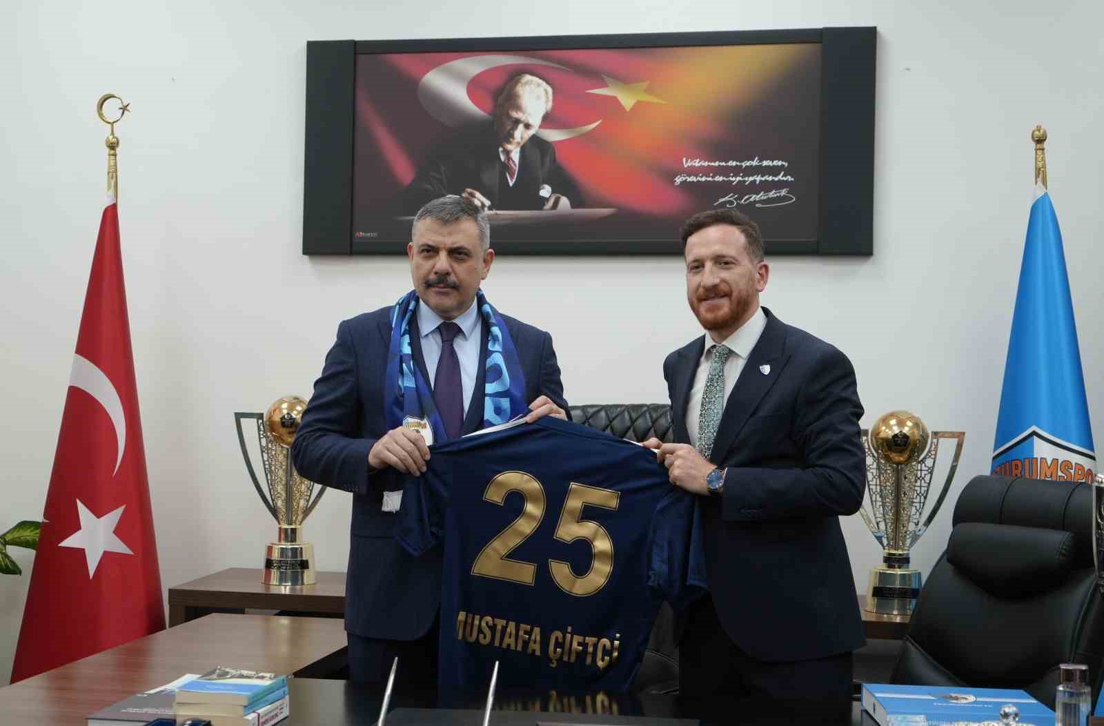 İçişleri Bakanı Çiftçi’den Erzurumspor’a tebrik ziyareti