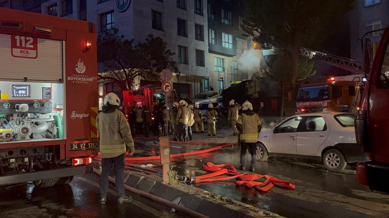 Şişli'de iş yerinde çıkıp dış cepheye sıçrayan yangın söndürüldü