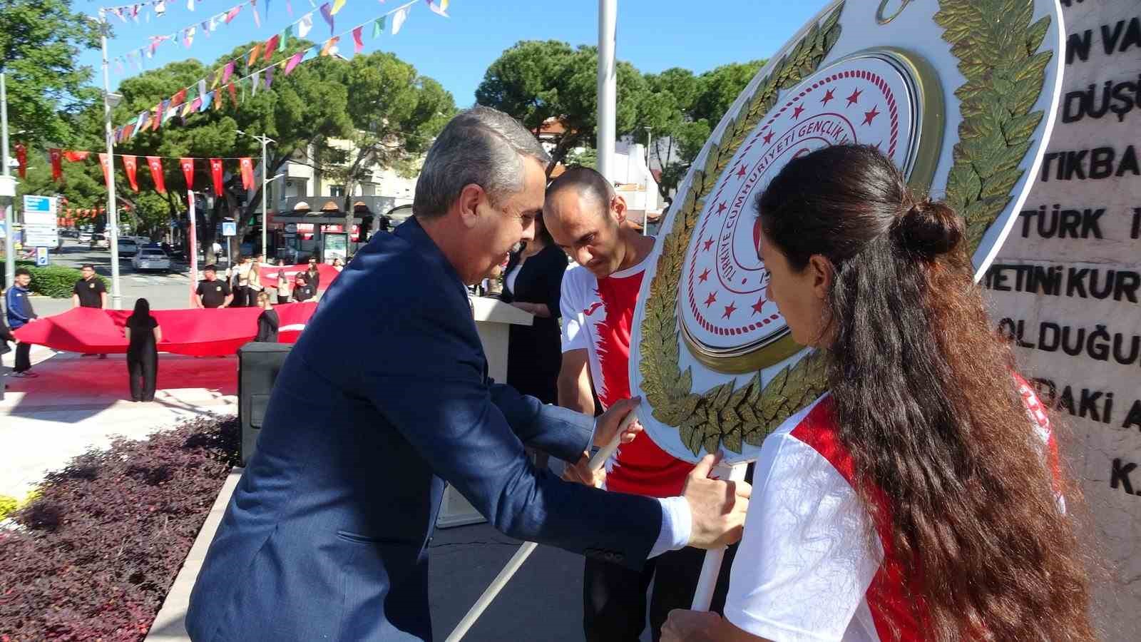 Muğla’da 19 Mayıs coşkusu Gençlik Haftası çelenk sunma töreniyle başladı