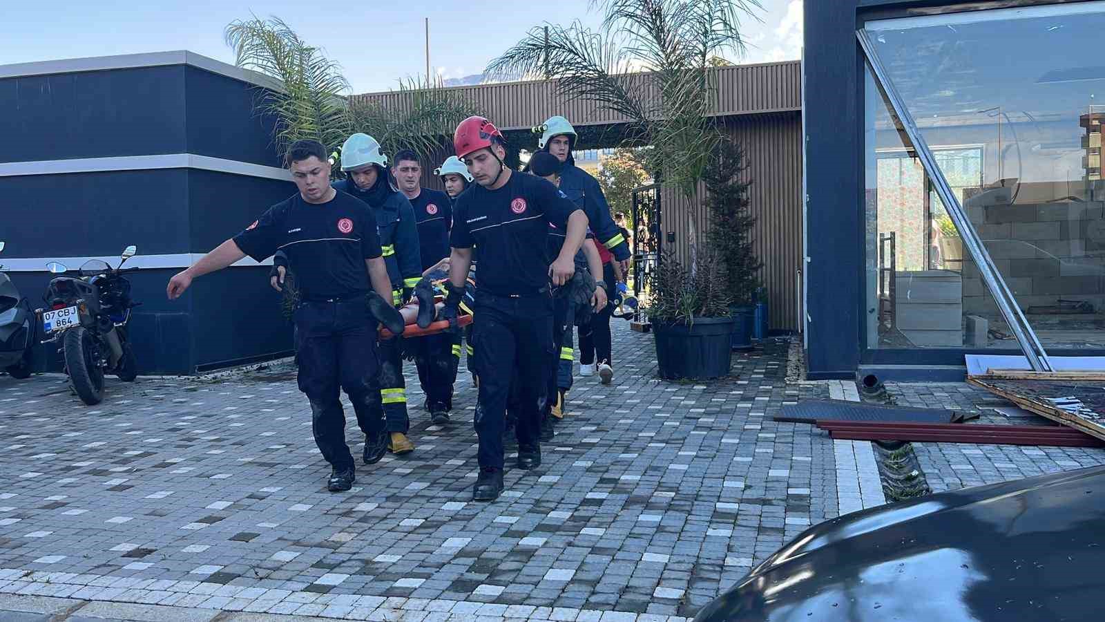 Alanya’da evin asma tavanı çöktü: 2 yaralı