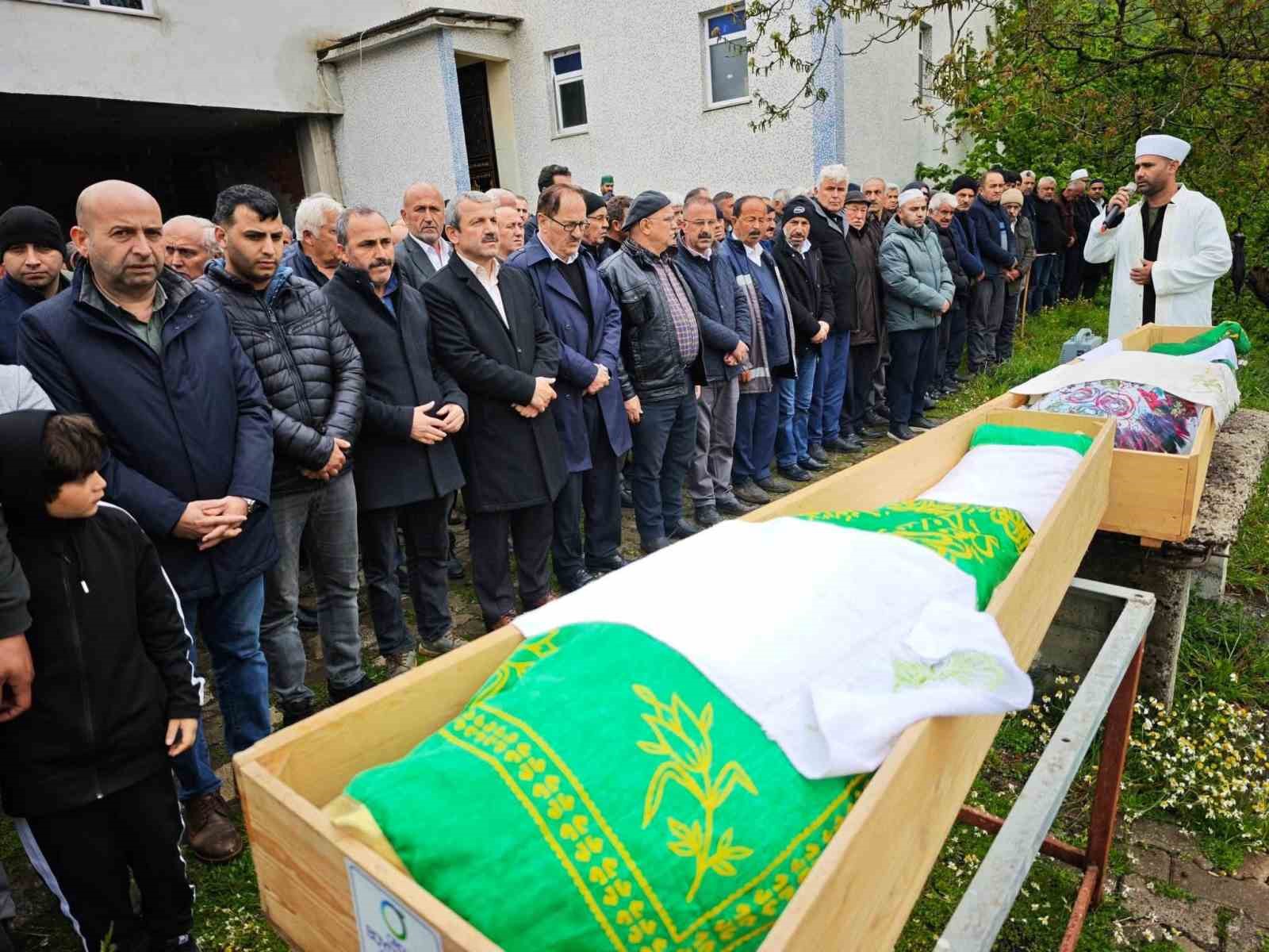 Aynı gün vefat eden şahıs ile annesi toprağa verildi