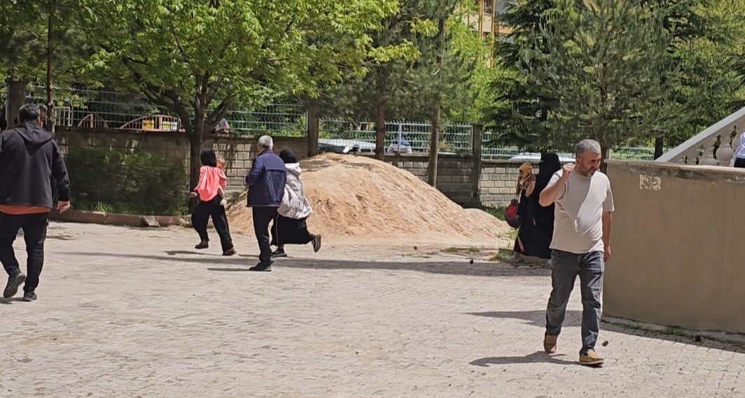 Elazığ’da dilenciler kaçtı, zabıta yakaladı: "Hepsi kaçtı gitti, beni bırakma aman ha"