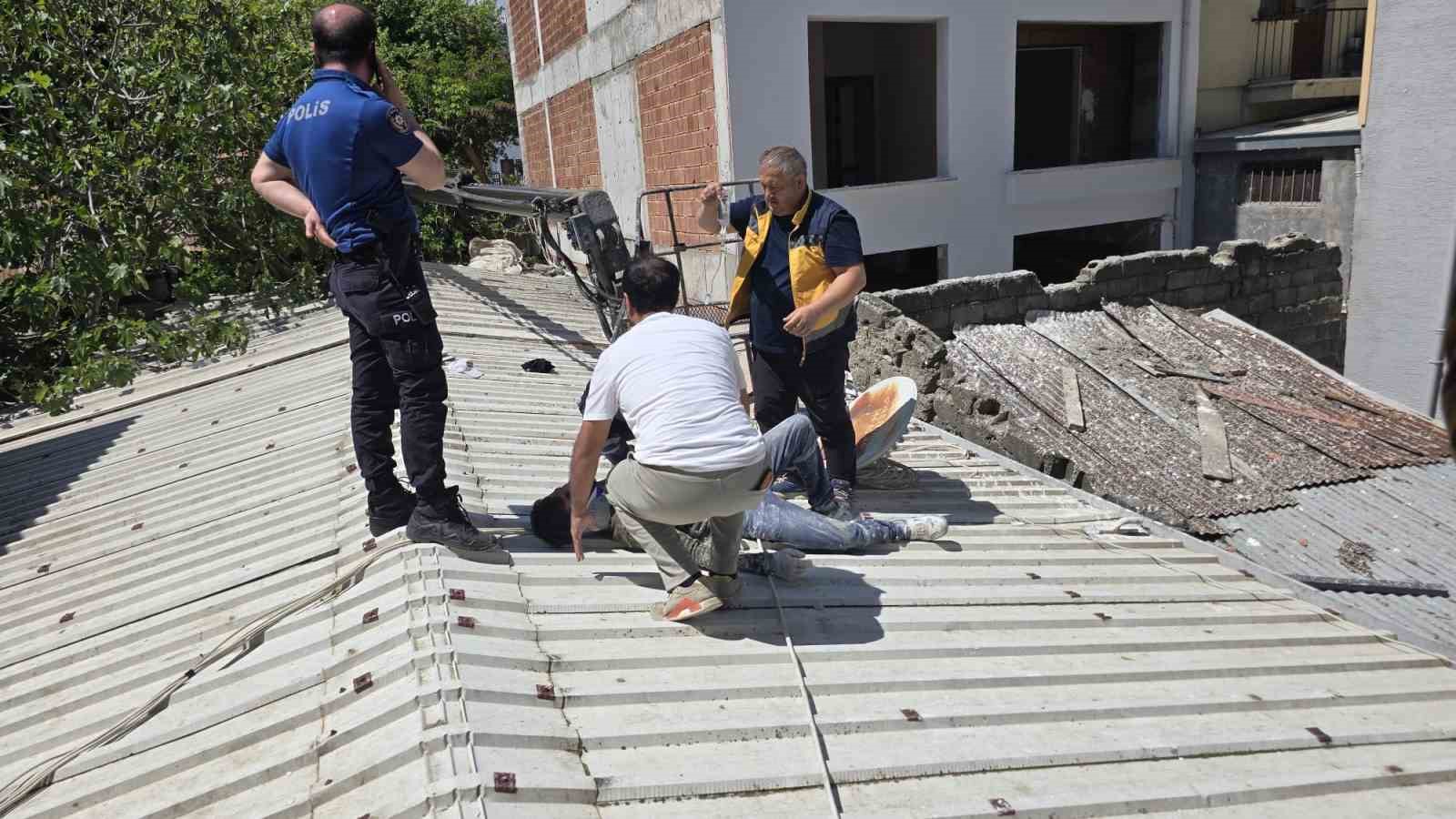 Mudanya’da can pazarı...6.kattan devrilen vinçte 2 işçi yaralandı