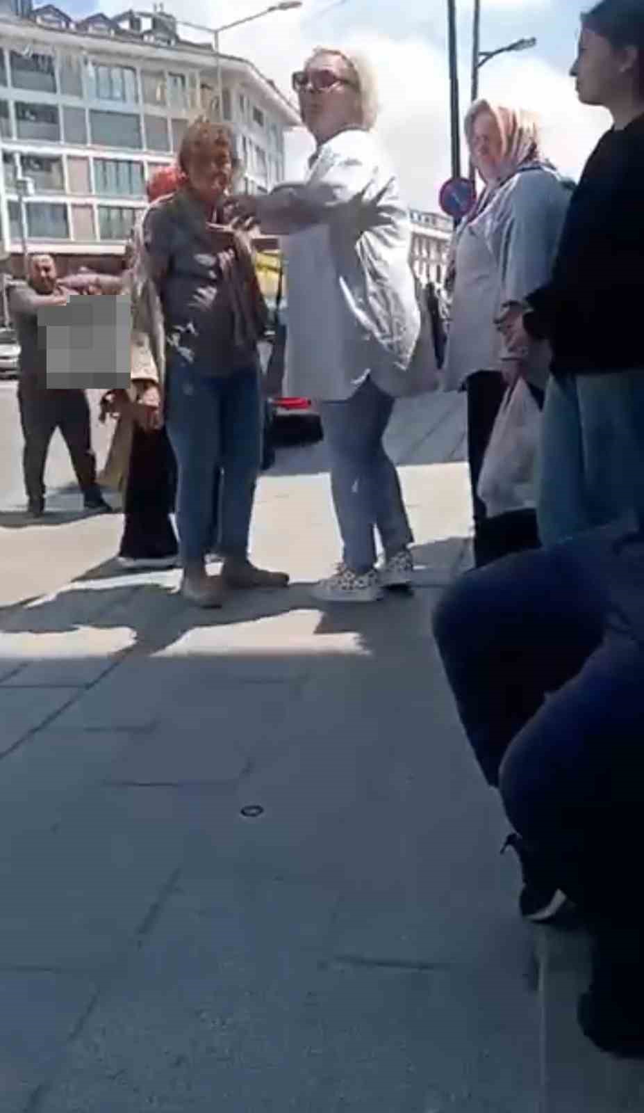 Üsküdar’da fast-food zinciri protestosunda gerginlik