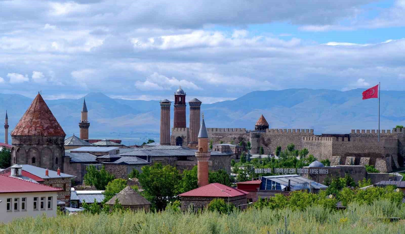 Erzurum türküleri zengin bilgiler içeriyor