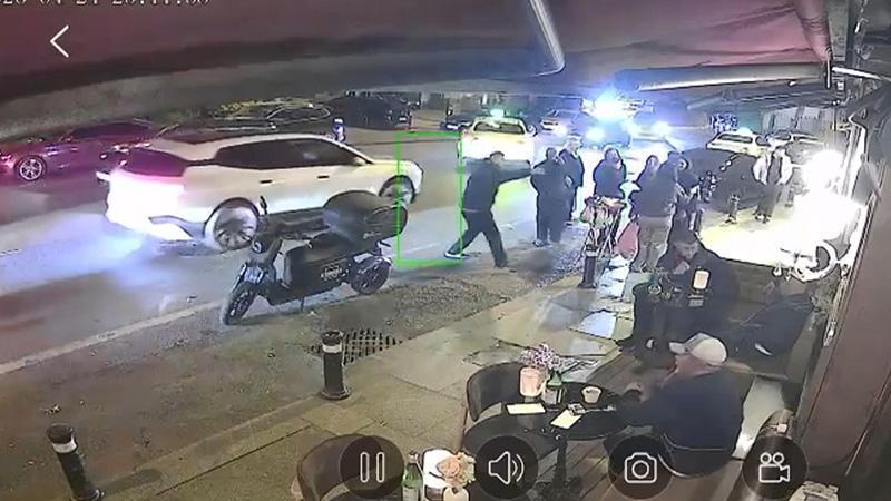 Bebek’te iş insanın restoranına silahlı saldırı; müşteriler panikle kaçtı saldırgan yakalandı