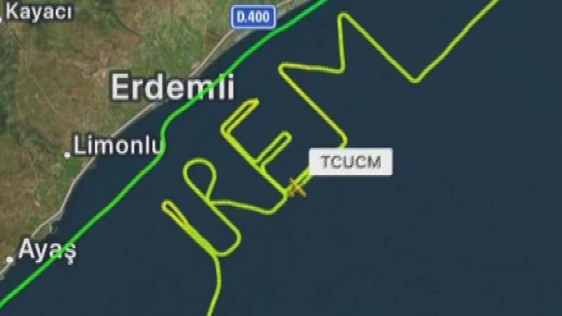 Pilottan gökyüzüne 'İrem' yazısıAdana'dan kalkış yapan bir uçağın pilotu Mersin Erdemli açıklarında gökyüzüne 'İrem' isimli radar izini yazdı. O anlar uçuş takip sisteminde yer aldı.