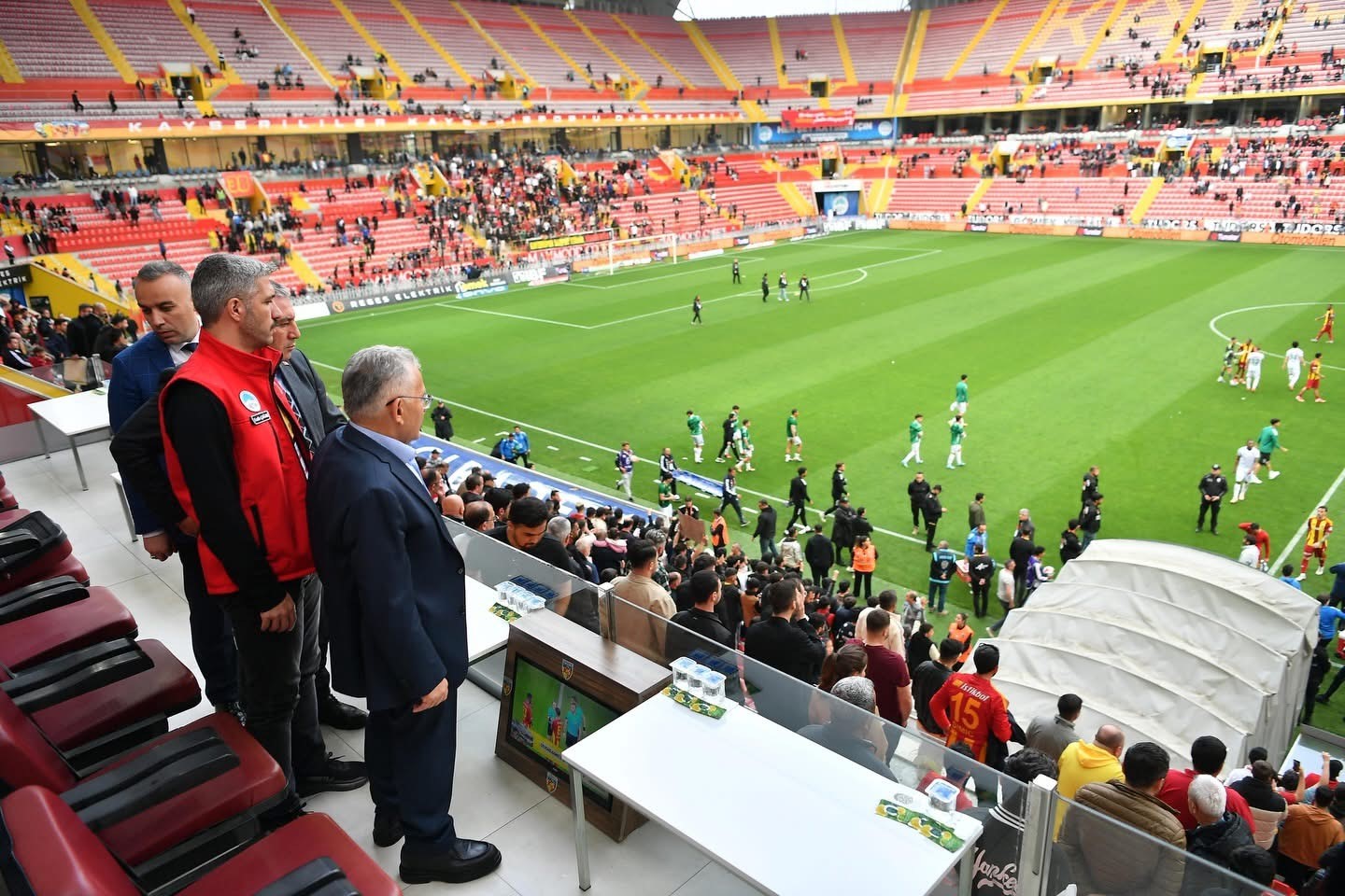 Kayserispor Onursal Başkanı Büyükkılıç: "Kayserispor bu şehrin değeridir"