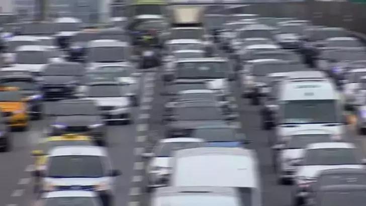 TÜİK: Nisan ayında 182 bin 34 taşıtın trafiğe kaydı yapıldıTürkiye İstatistik Kurumu (TÜİK), nisan ayında 182 bin 34 taşıtın trafiğe kaydının yapıldığını ve bunların 81 bin 907'sinin otomobil olduğunu açıkladı.