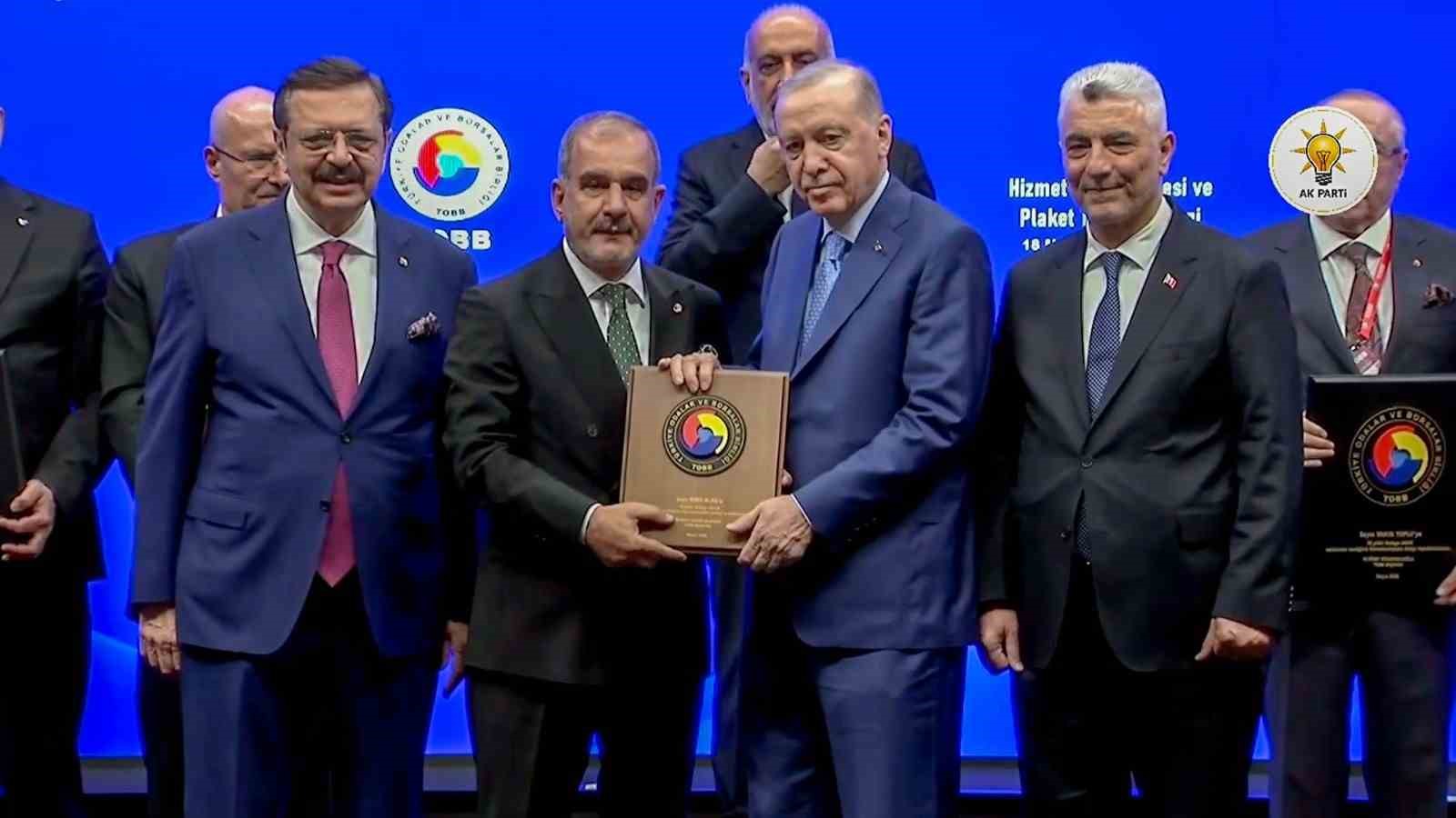 Cumhurbaşkanı Erdoğan’dan Başkan Alan’a Hizmet Şeref Belgesi