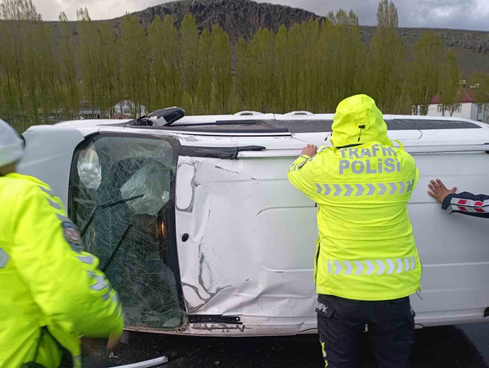 Van’da kontrolden çıkan otomobil takla attı: 1 yaralı