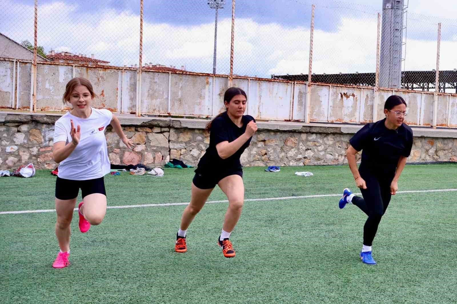 ‘Gençlik Haftası’ atletizm yarışmaları Bilecik’te sona erdi