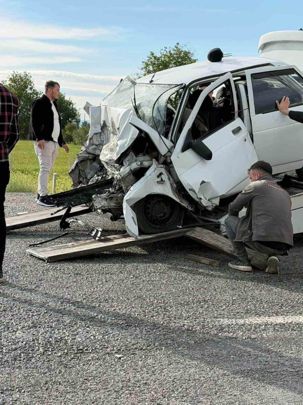 Kayseri’de otomobil ile hafif ticari araç çarpıştı: 1 ölü, 2 yaralı