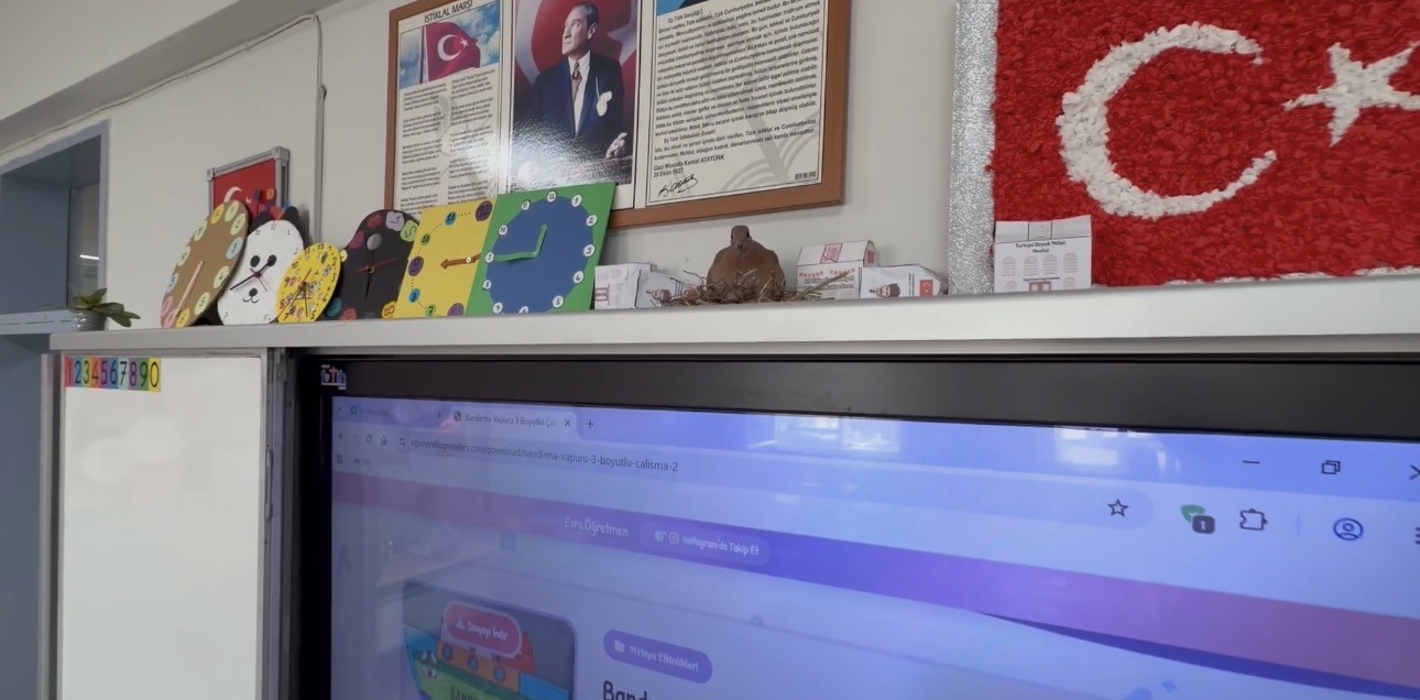 Anne kumru yuvasını okulun sınıfına kurdu