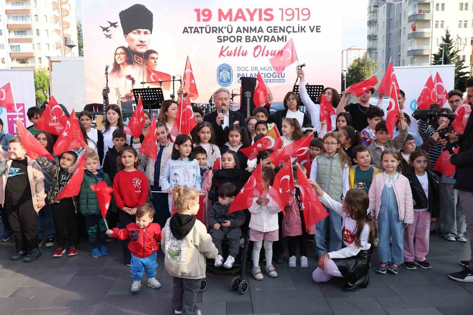 Melikgazi’de 19 Mayıs’ın heyecan ve coşkusu, Gençlik Orkestrası’nın konseriyle taçlandı