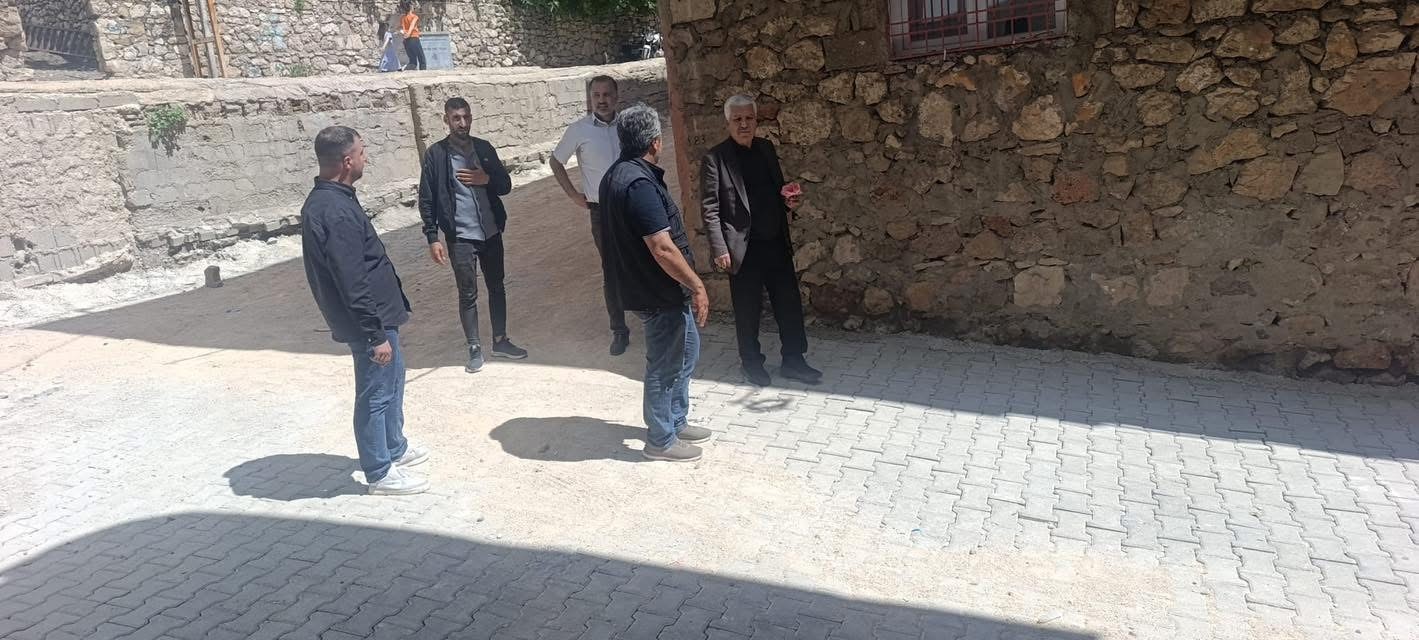 Çermik’te yağışlar nedeni ile bozulan yollar onarılıyor