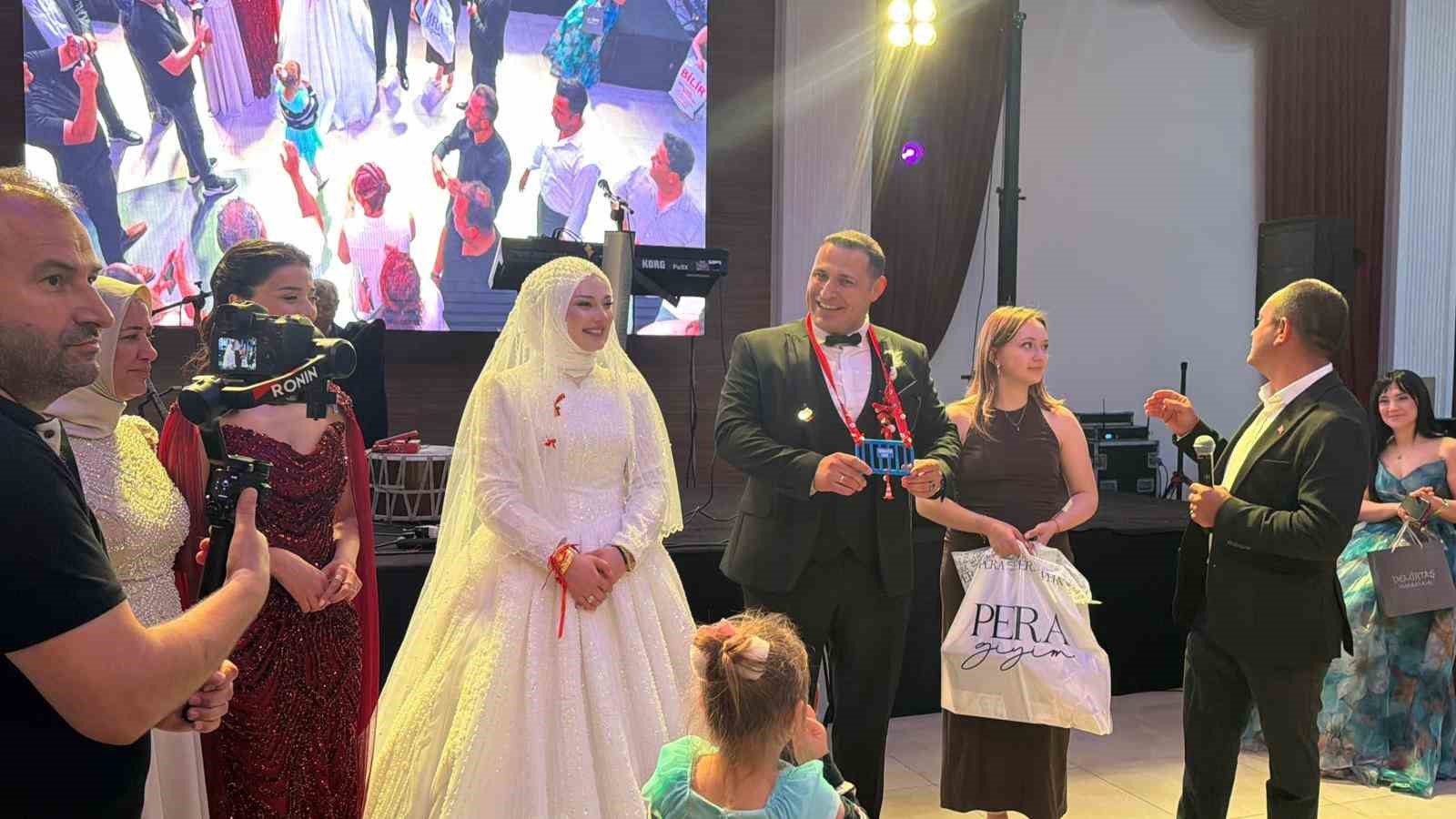 Zabıta damada mesai arkadaşlarından "bariyerli" koruma kalkanı