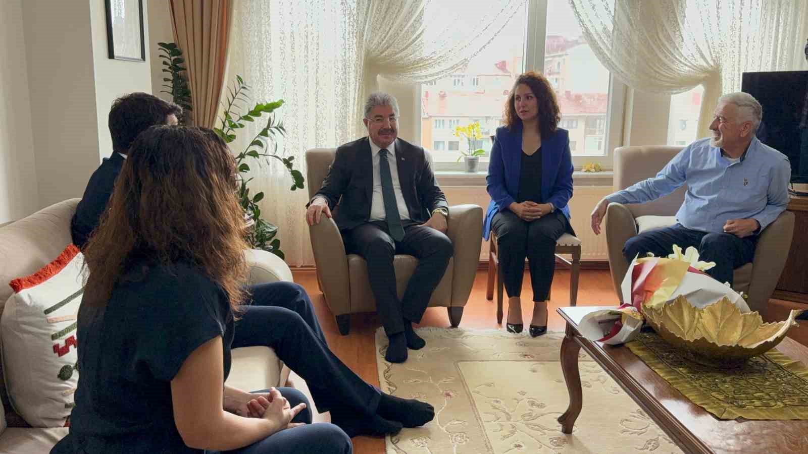 Ödüllü ve ilk doktoralı işitme engelli mühendis çifte validen anlamlı ziyaret
