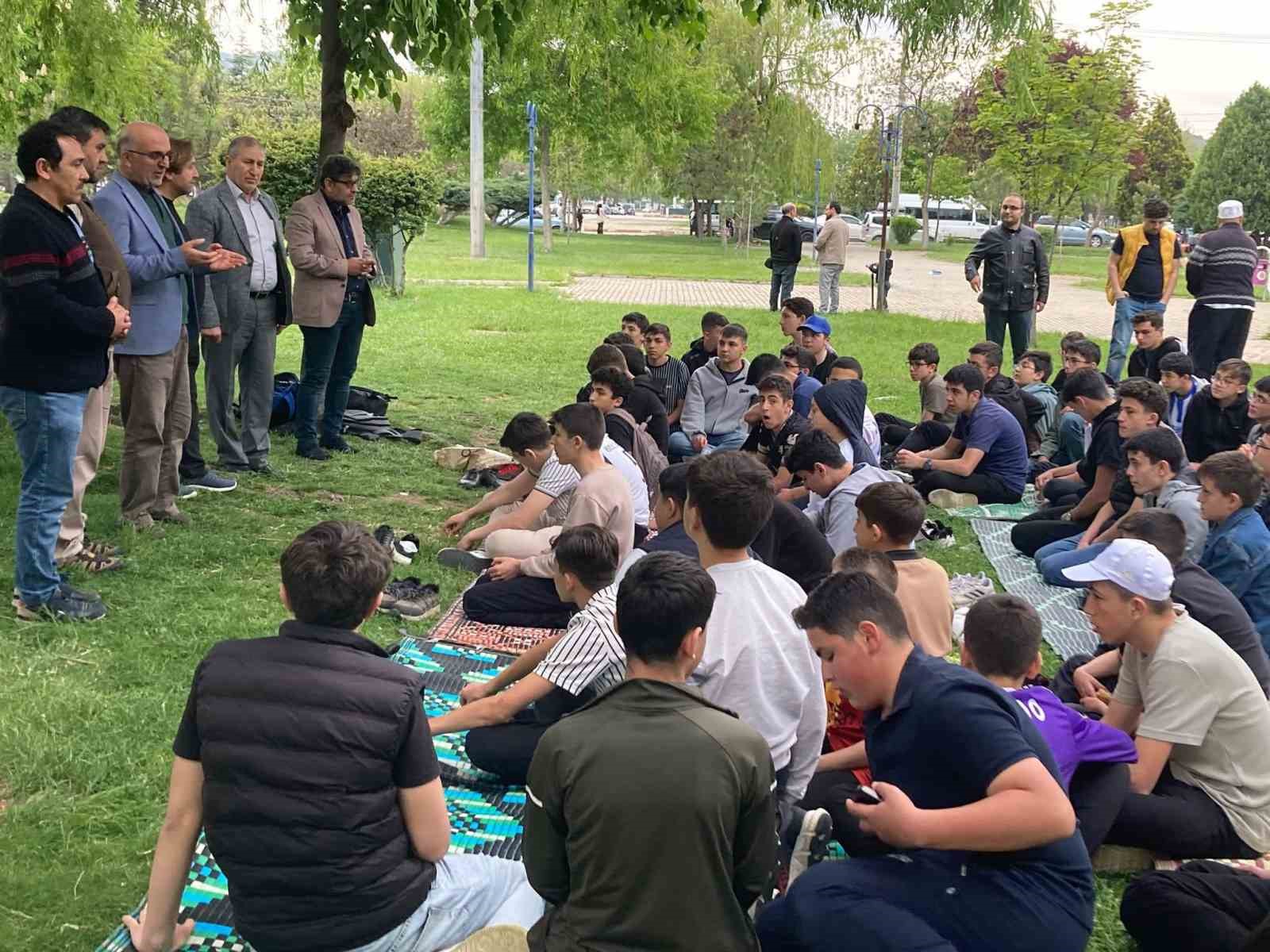 Kur’an kursu öğrencilerinden eğitime piknik molası