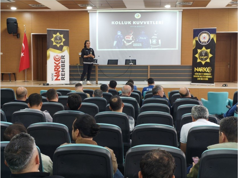 Niğde’de polisten narkotikle mücadelede bilgilendirme çalışmaları